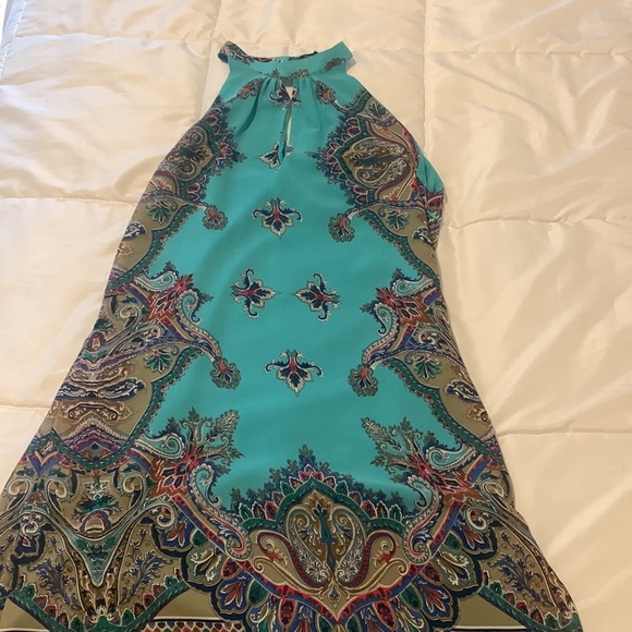 Sleeveless, medium Papillon dress - Picture 2 of 2